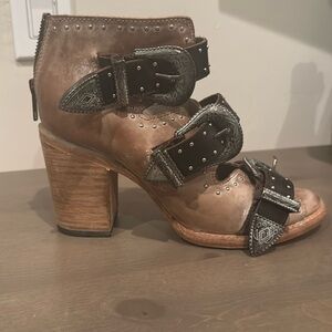 Freebird Violet shoe size 8